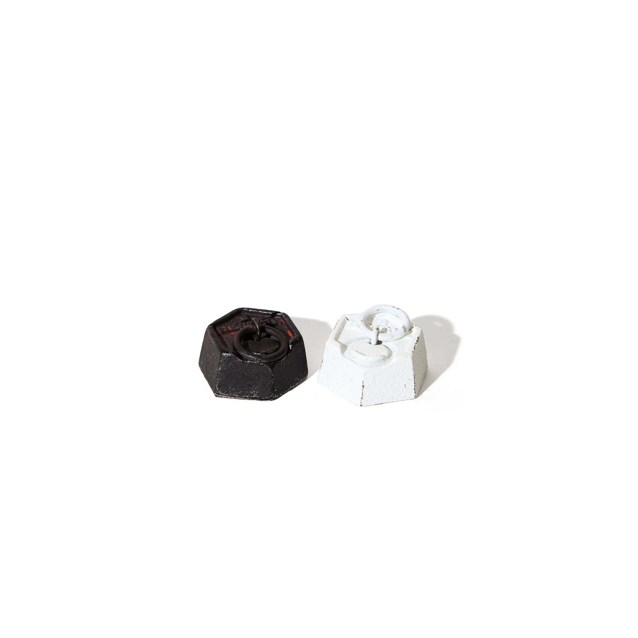 PAPER WEIGHT & CARD HOLDER - WHITE - Image 4